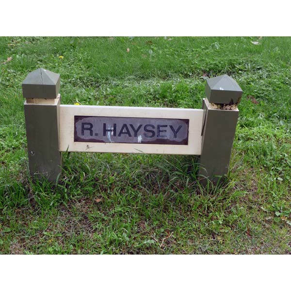 photo of nameplate for R Haysey