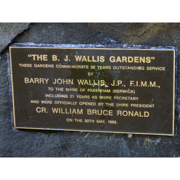 BJ Wallis Gardens plaque detail