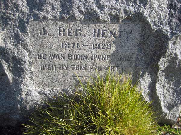 J Reg Henty Monument detail picture