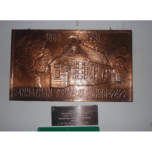 photo of Yannathan Primary School Centenary Plaques