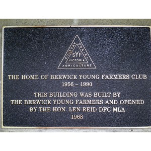 Berwick-Young-Farmers-Building-Opening-Ceremony-plaque